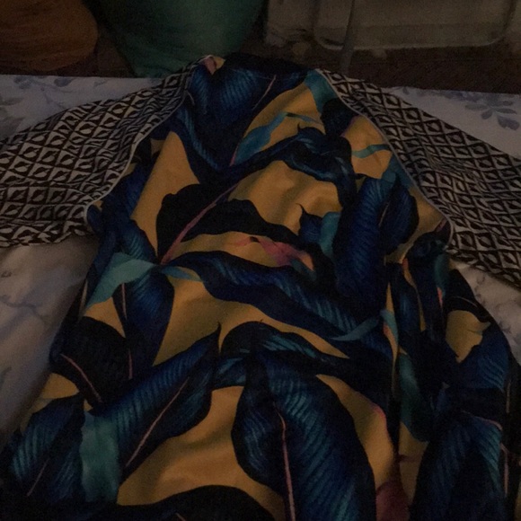 Beautiful adidas jacket selling because to small - Picture 3 of 4